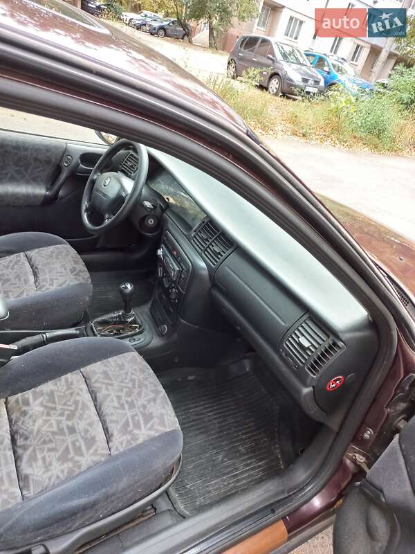 Седан Opel Vectra 1996 в Кропивницькому