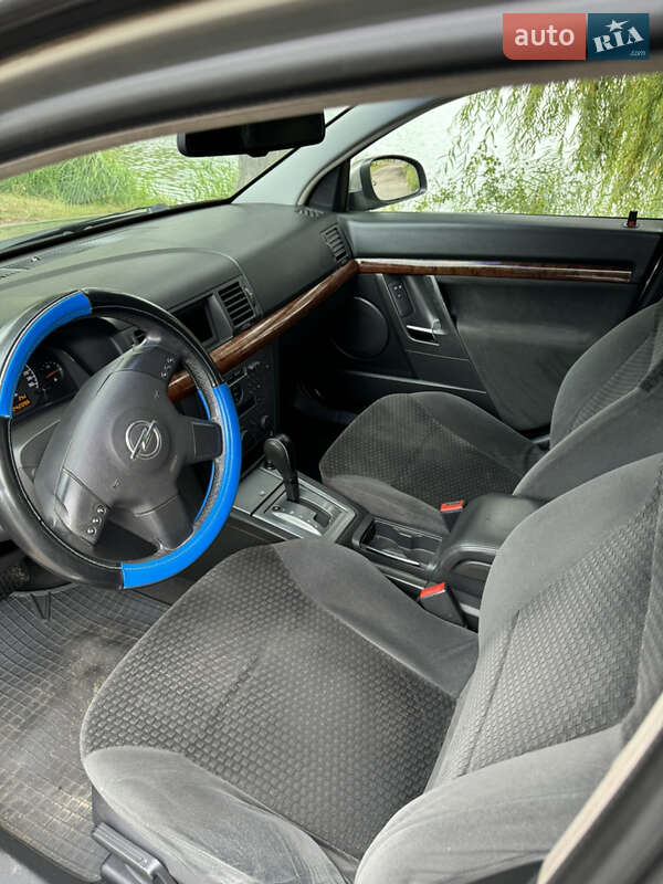 Седан Opel Vectra 2003 в Ровно
