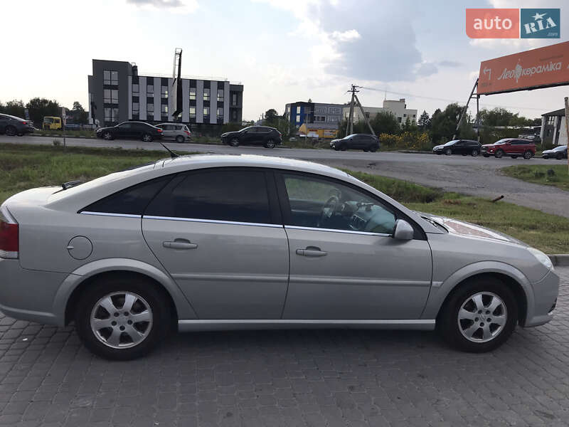 Лифтбек Opel Vectra 2006 в Львове