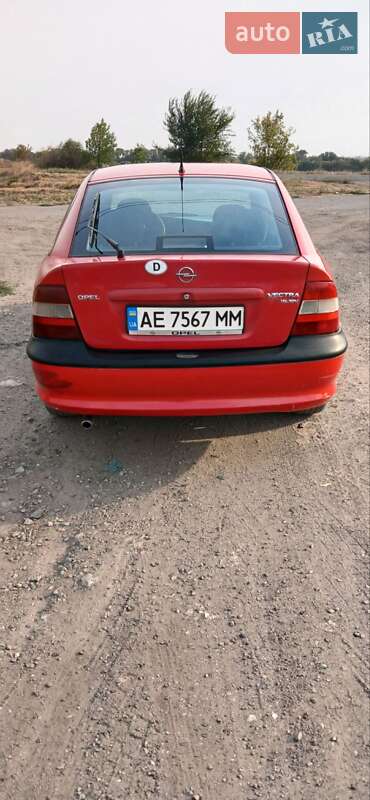Ліфтбек Opel Vectra 1998 в Дніпрі