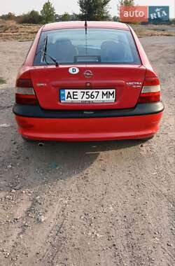 Ліфтбек Opel Vectra 1998 в Дніпрі