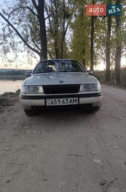 Седан Opel Vectra 1991 в Золочеві