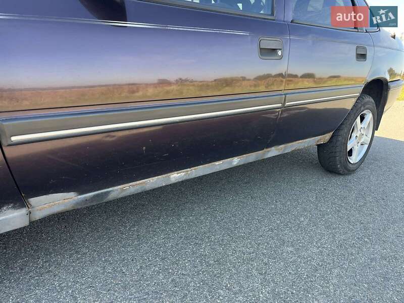 Седан Opel Vectra 1992 в Львове