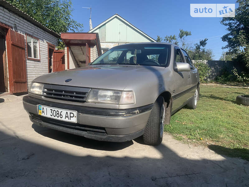 Лифтбек Opel Vectra 1993 в Узине