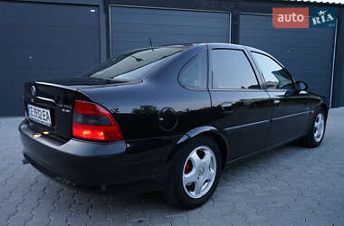 Седан Opel Vectra 1998 в Черновцах