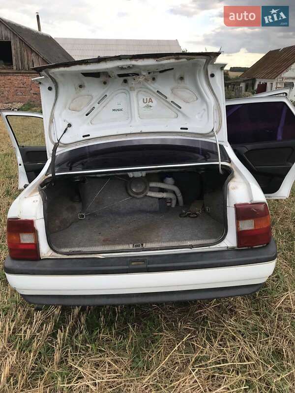 Седан Opel Vectra 1992 в Горохове фото 3 Седан Opel Vectra 1992 в Горохове