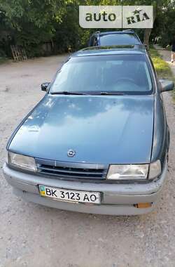 Седан Opel Vectra 1990 в Товсте