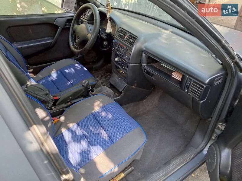 Седан Opel Vectra 1989 в Полтаве фото 5 Седан Opel Vectra 1989 в Полтаве