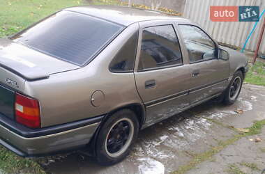 Седан Opel Vectra 1989 в Дубні