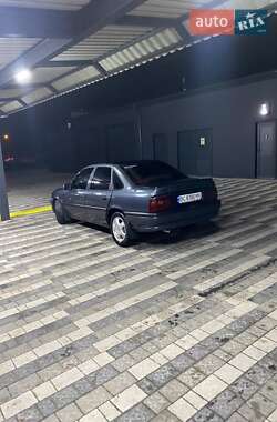 Седан Opel Vectra 1995 в Львове