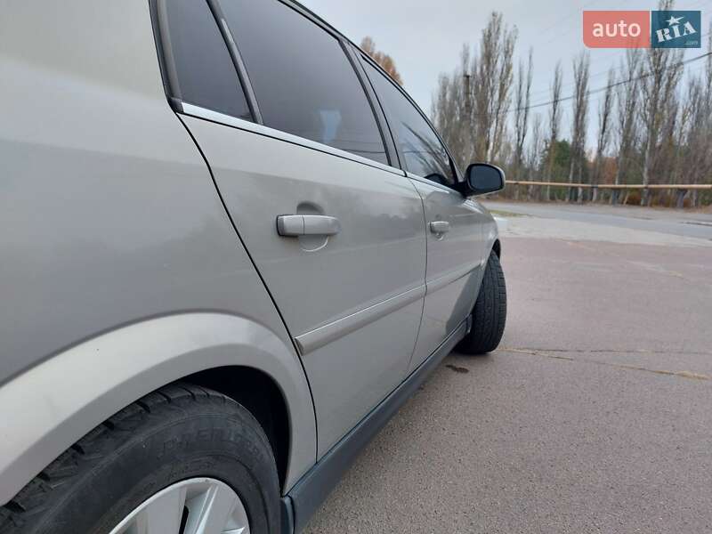 Седан Opel Vectra 2005 в Днепре
