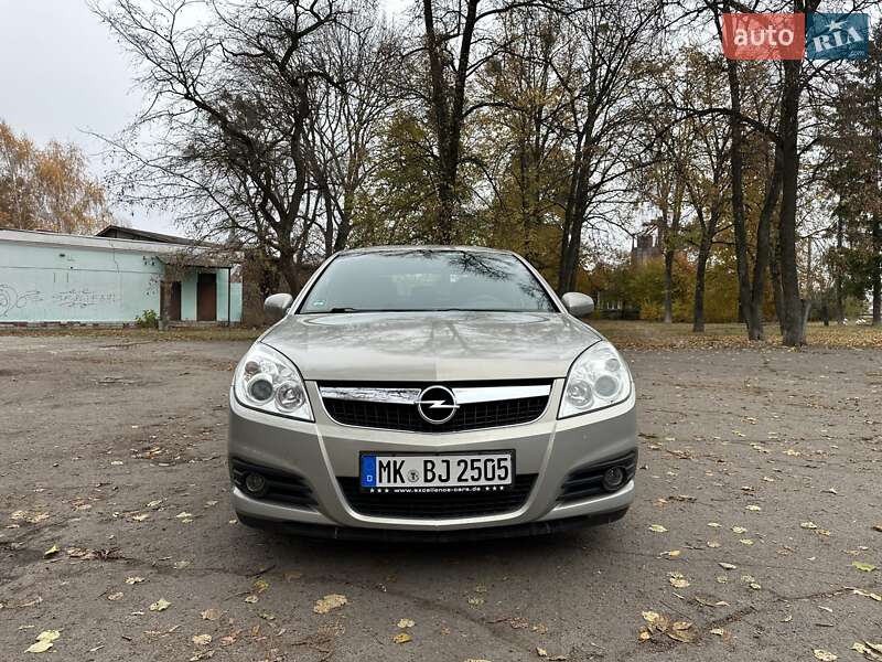 Лифтбек Opel Vectra 2006 в Лебедине