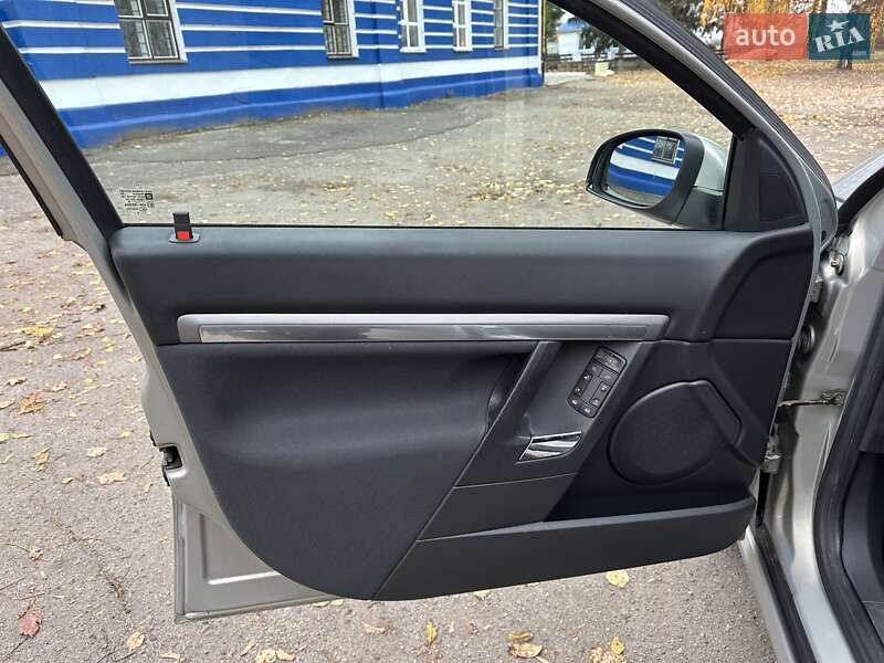 Лифтбек Opel Vectra 2006 в Лебедине