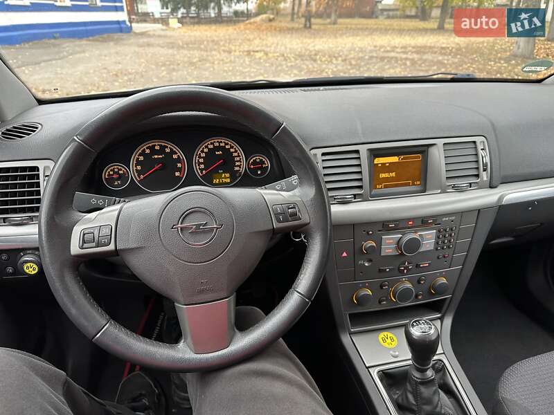 Лифтбек Opel Vectra 2006 в Лебедине