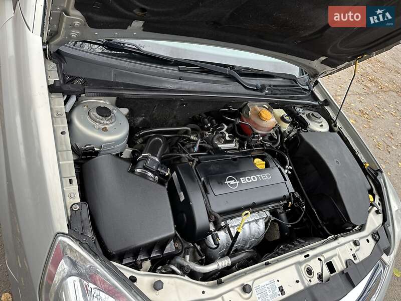 Лифтбек Opel Vectra 2006 в Лебедине
