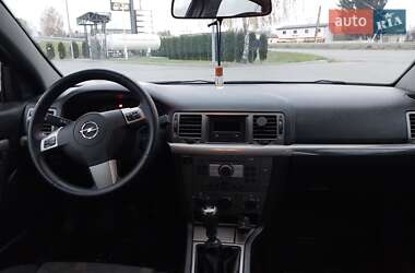 Седан Opel Vectra 2006 в Любарі