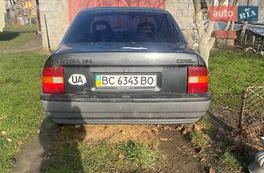 Седан Opel Vectra 1990 в Львові