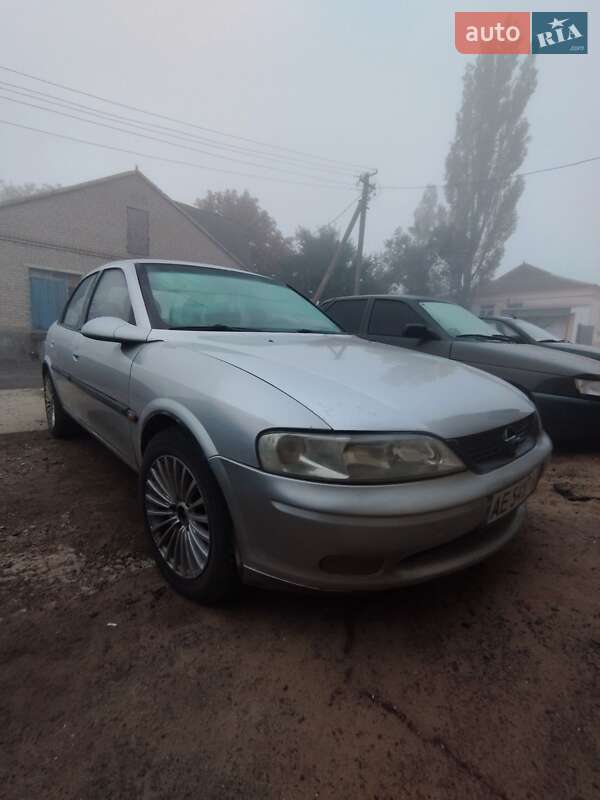 Седан Opel Vectra 1997 в Березнеговатом