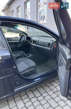 Лифтбек Opel Vectra 2006 в Лубнах