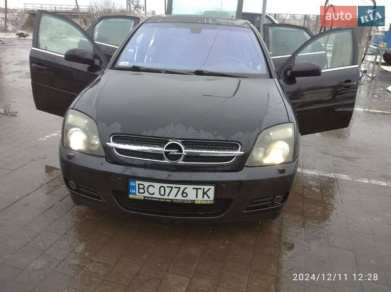 Седан Opel Vectra 2004 в Мостиській