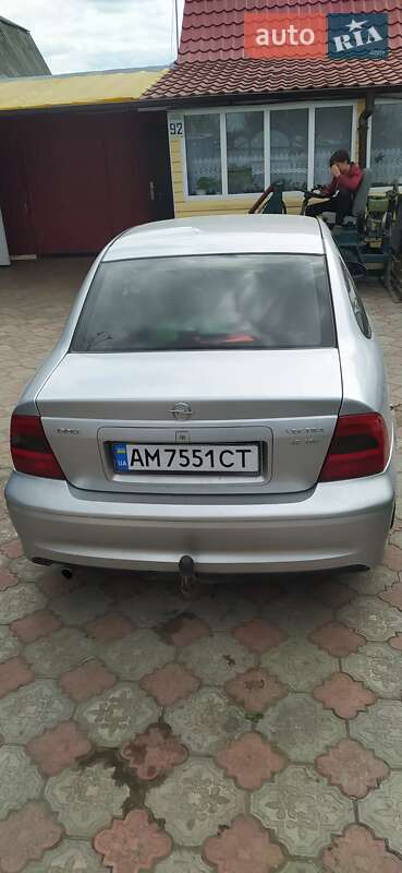 Седан Opel Vectra 2000 в Емильчине