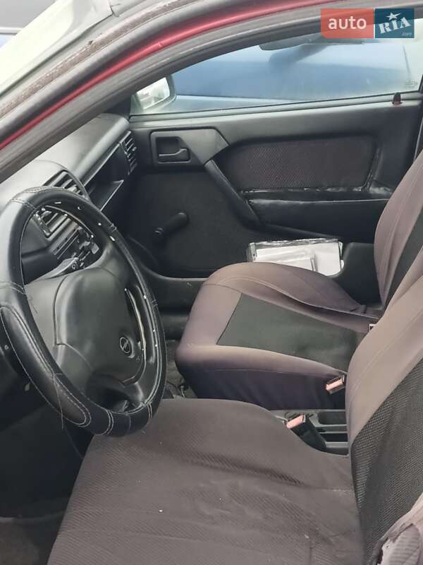 Седан Opel Vectra 1993 в Днепре