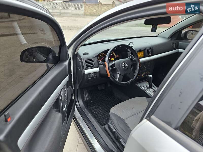 Седан Opel Vectra 2003 в Острозі