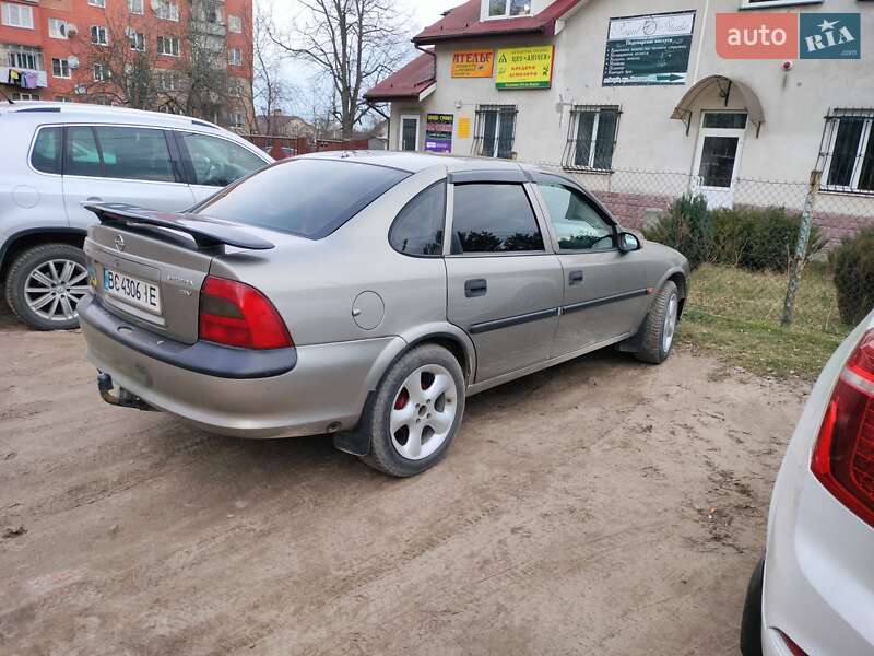 Седан Opel Vectra 1996 в Яворове