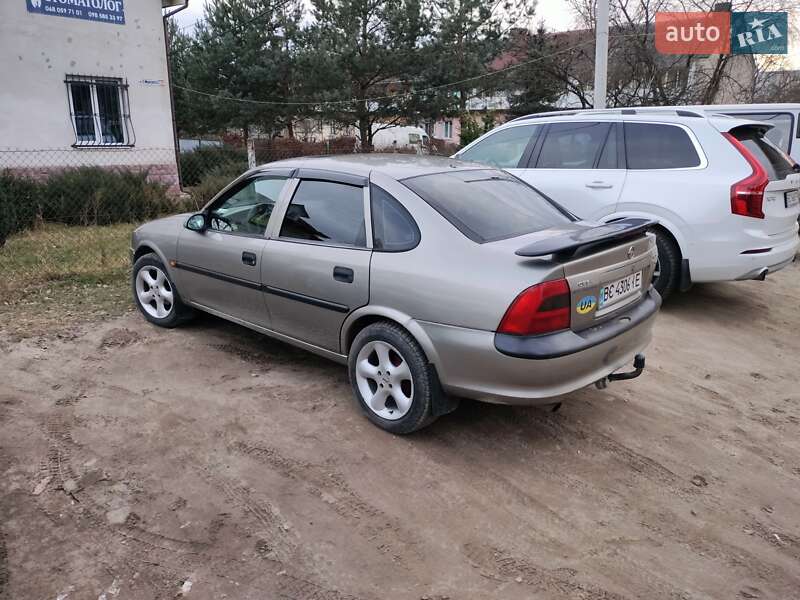 Седан Opel Vectra 1996 в Яворове