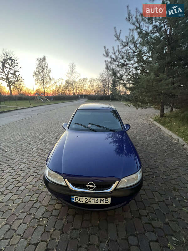 Лифтбек Opel Vectra 1996 в Львове