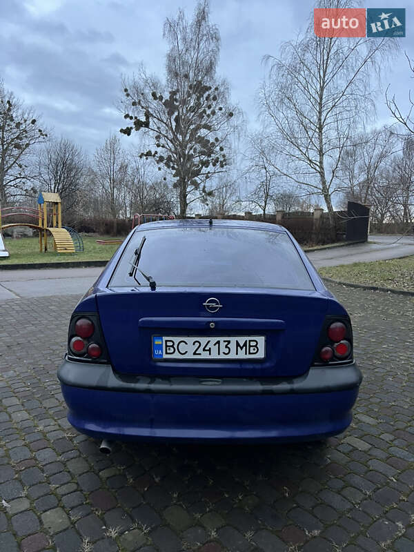 Лифтбек Opel Vectra 1996 в Львове