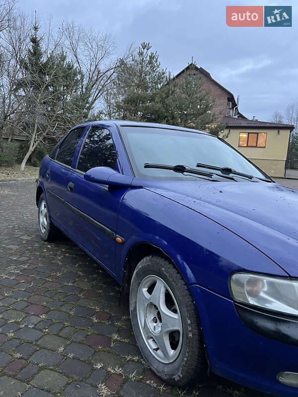 Лифтбек Opel Vectra 1996 в Львове