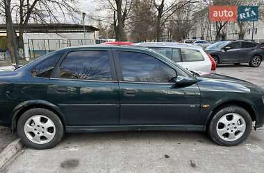 Седан Opel Vectra 1997 в Вараші