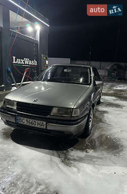 Седан Opel Vectra 1989 в Новояворовске