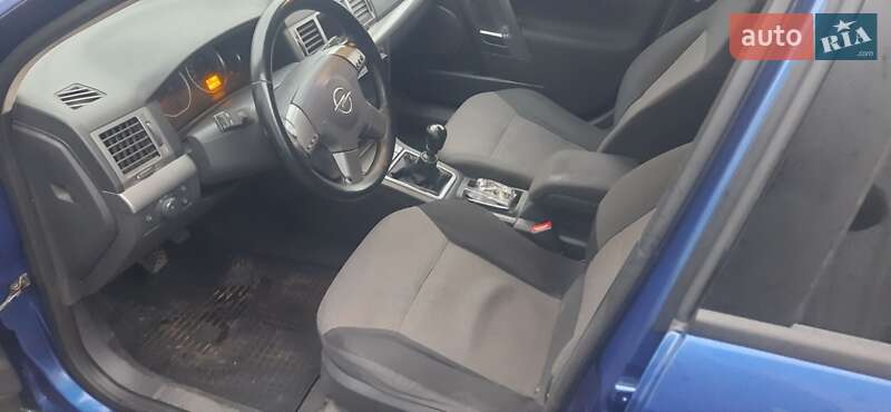 Седан Opel Vectra 2004 в Черкасах