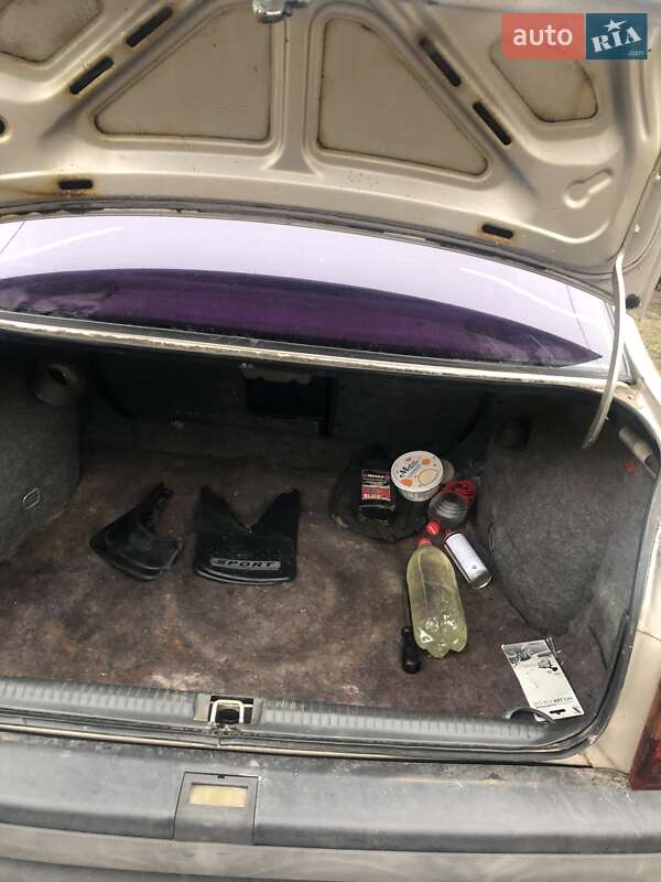 Седан Opel Vectra 1992 в Кременце