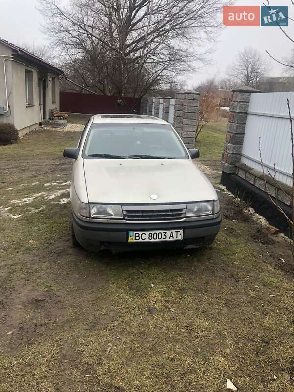Седан Opel Vectra 1992 в Кременце