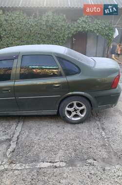 Седан Opel Vectra 1996 в Богодухове