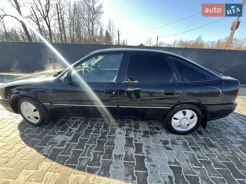 Ліфтбек Opel Vectra 1995 в Бару