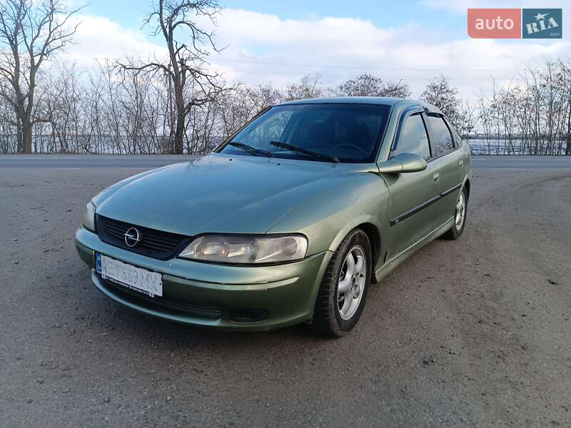 Лифтбек Opel Vectra 1996 в Новом Буге