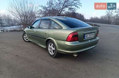 Лифтбек Opel Vectra 1996 в Новом Буге