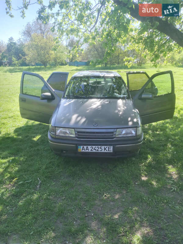 Седан Opel Vectra 1989 в Ичне