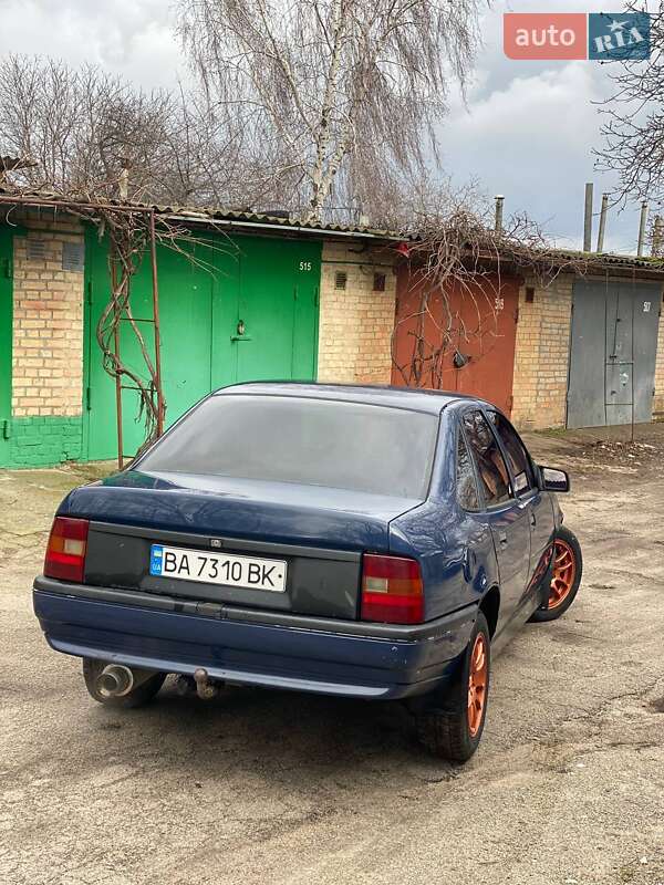 Седан Opel Vectra 1989 в Кропивницком
