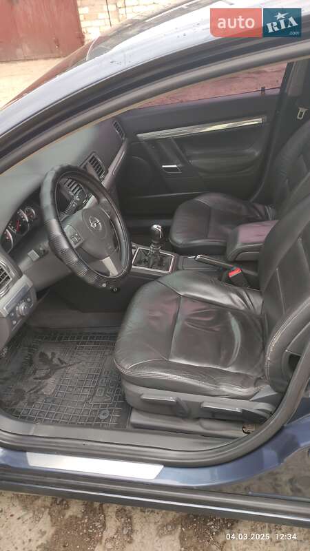 Седан Opel Vectra 2006 в Николаеве