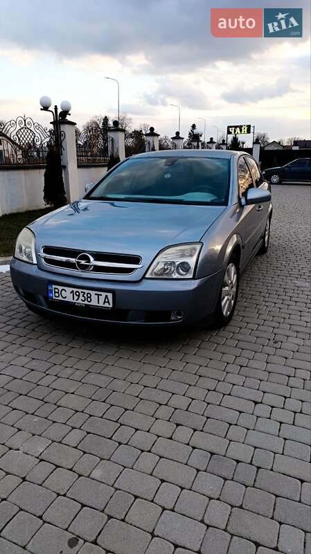 Седан Opel Vectra 2004 в Радехові
