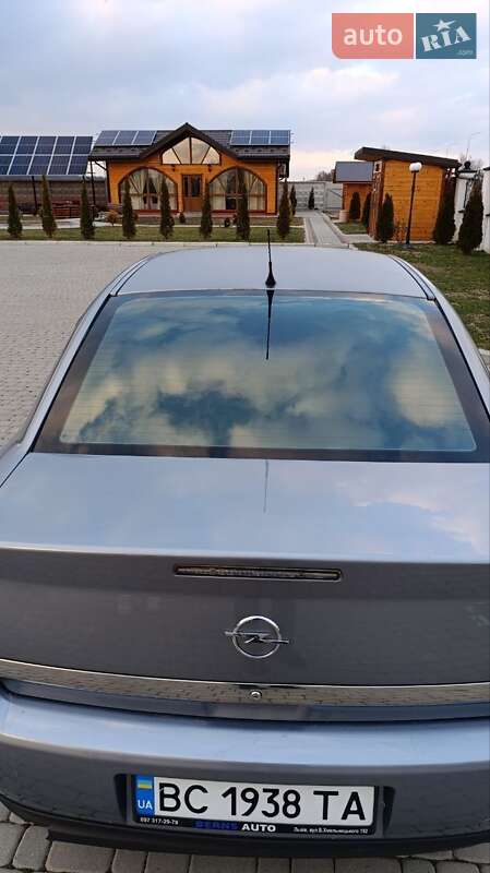 Седан Opel Vectra 2004 в Радехові