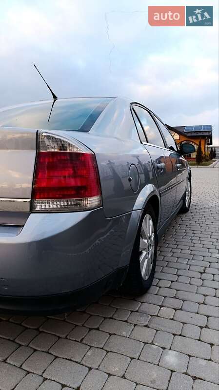 Седан Opel Vectra 2004 в Радехові