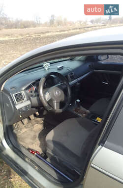 Седан Opel Vectra 2004 в 