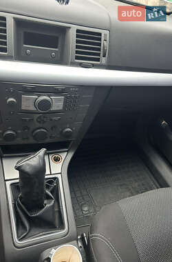 Седан Opel Vectra 2004 в 