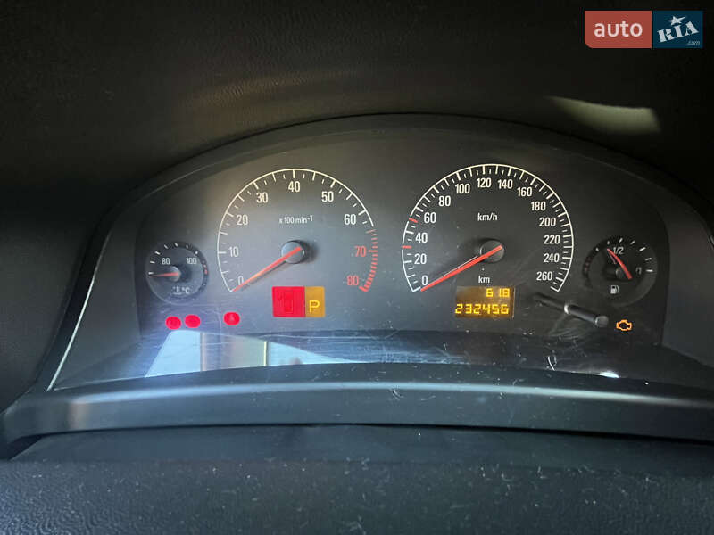 Седан Opel Vectra 2003 в Львове